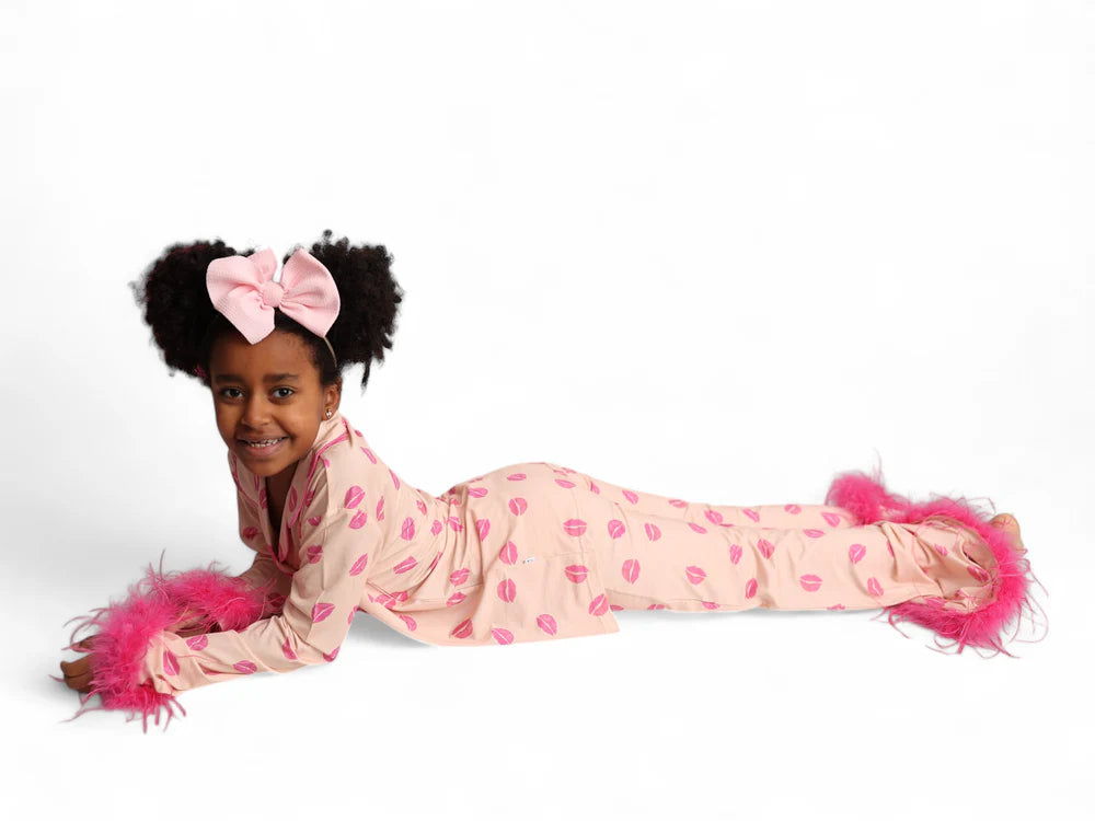 Pucker Up Girls Flare Feather Dream Set (feathers removable)