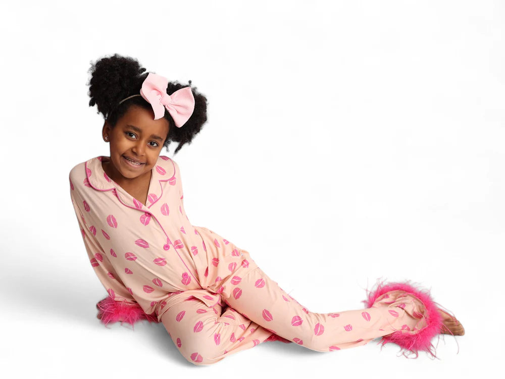 Pucker Up Girls Flare Feather Dream Set (feathers removable)