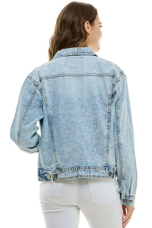 Boyfriend's Denim  jacket for the roomy and relaxed fit